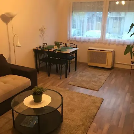 Menta Apartman Szolnok Esterno foto